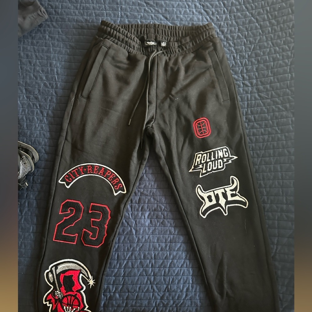 Like New Black Graphic Sweatpants